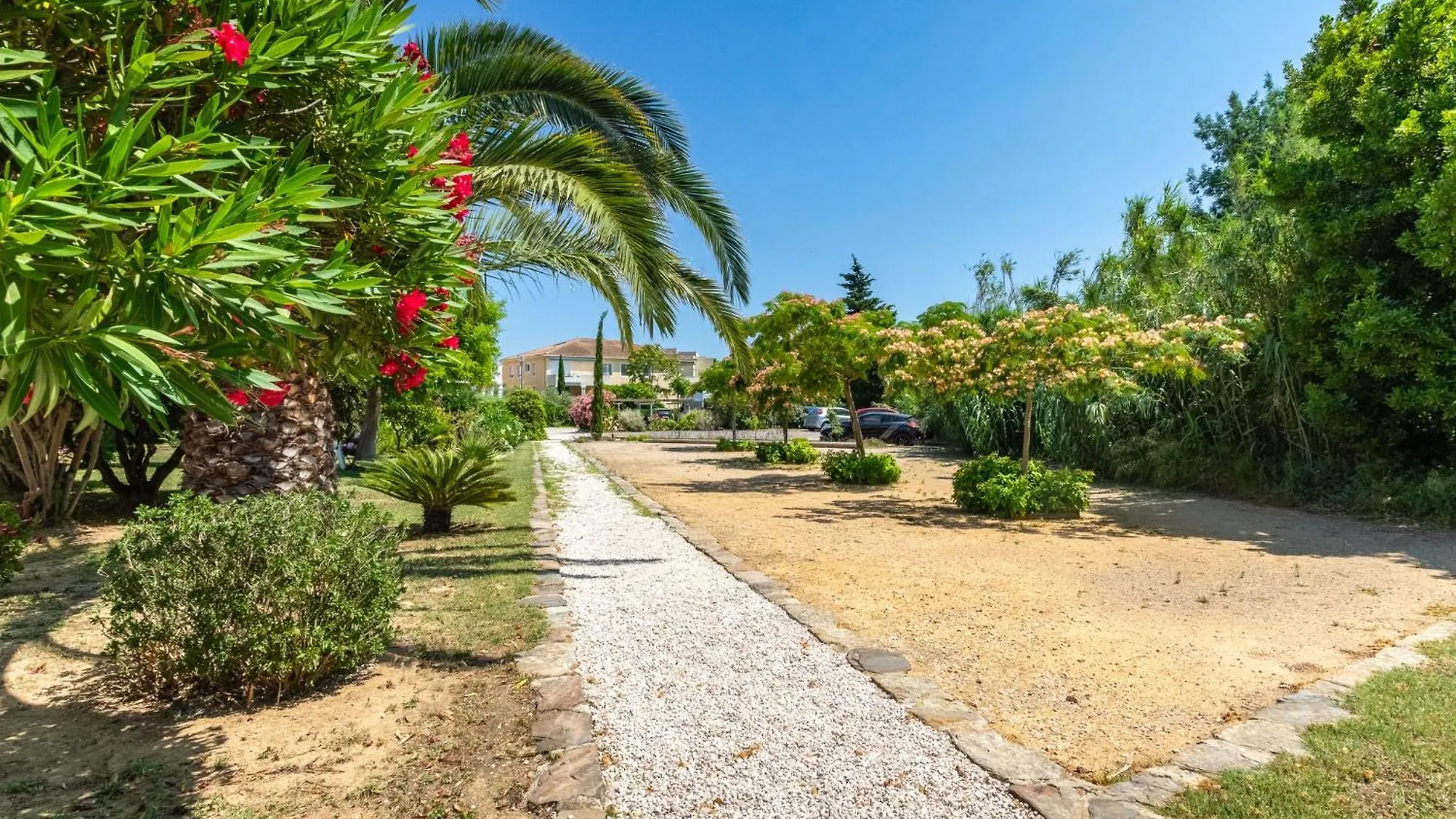 Apartment Les Roses Lauriers By Interhome Le Lavandou