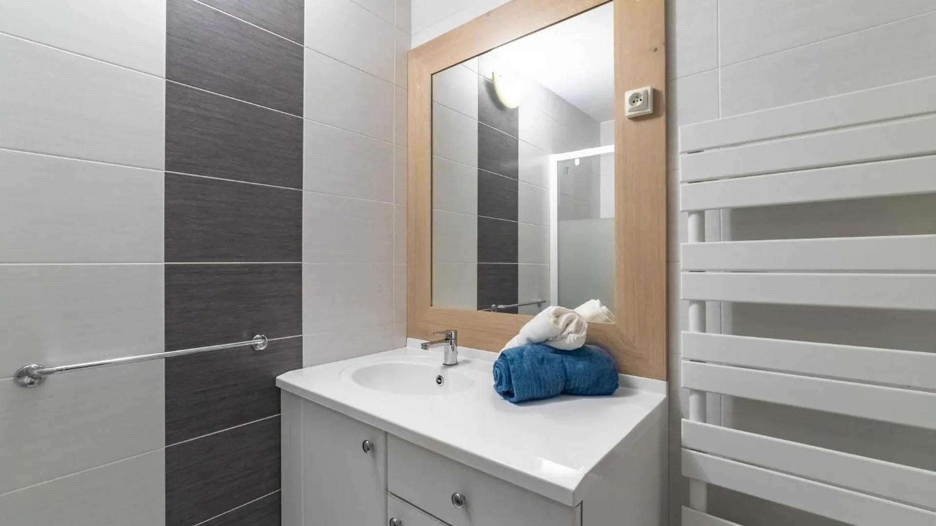 Apartment Les Roses Lauriers By Interhome Le Lavandou