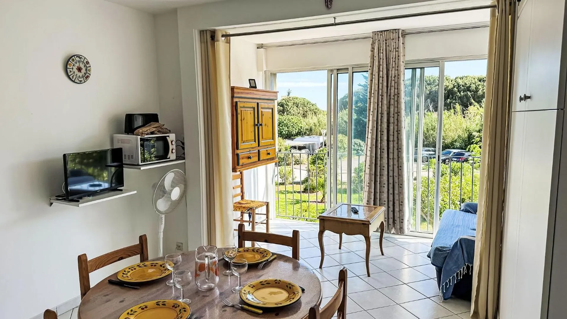 Apartment Les Roses Lauriers By Interhome Le Lavandou France
